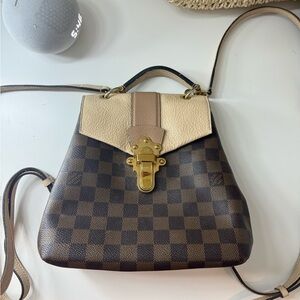 the inside of this purse is stained, but can be cleaned